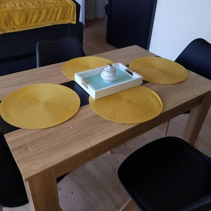 Jayat Studio Avec Terrasse Au Calme מראה חיצוני תמונה